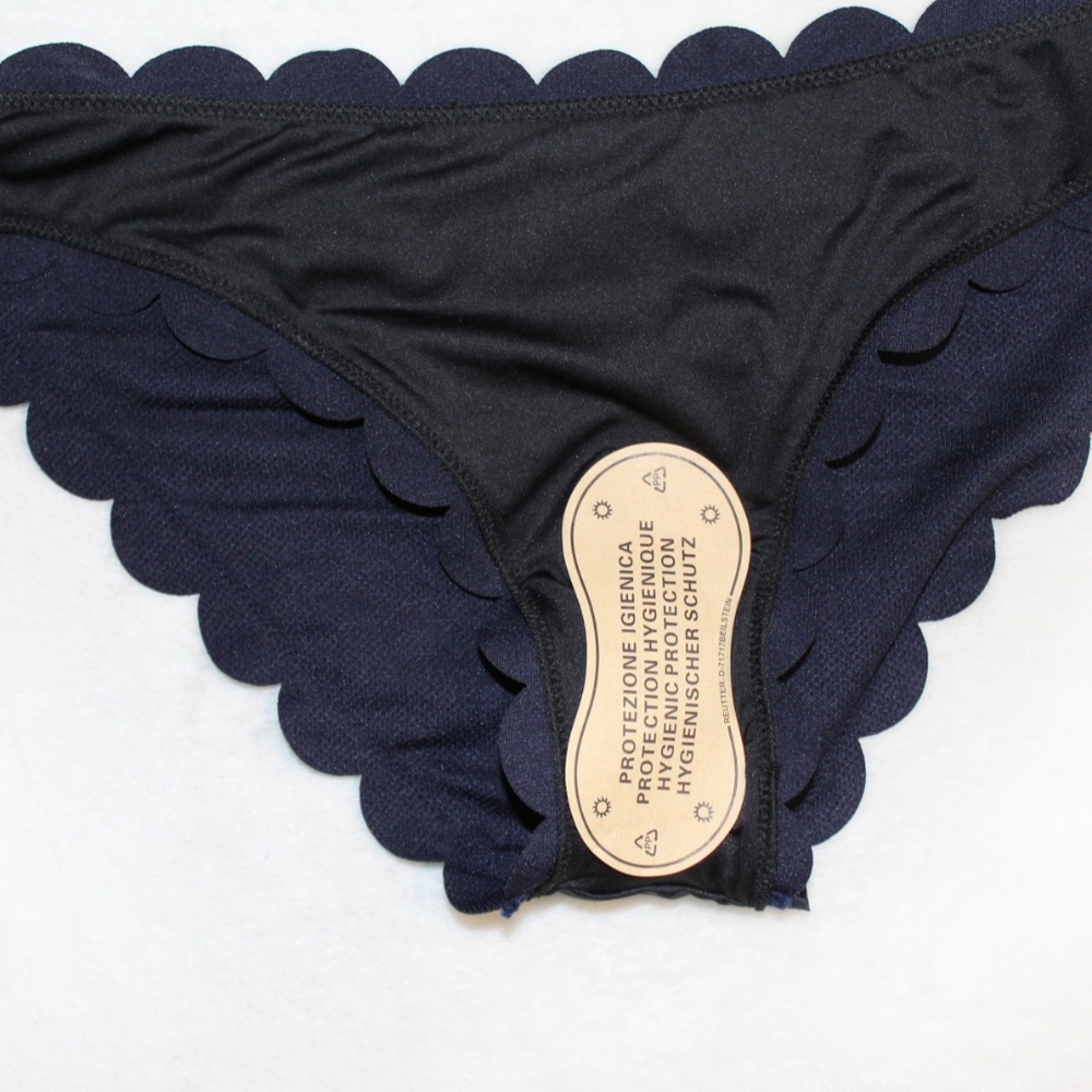 NWT Scalloped Navy Halter Cupshe Bikini - Picture 5 of 6